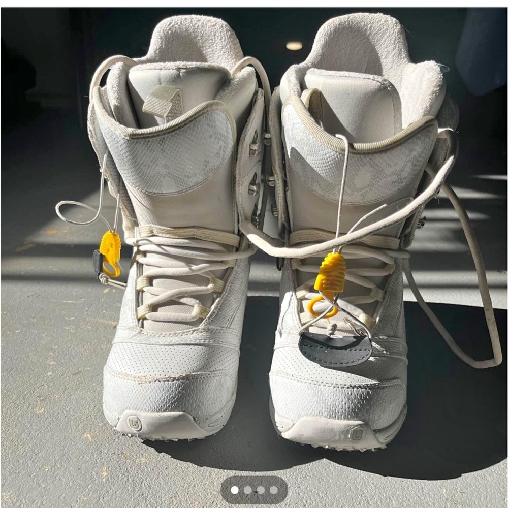 Womens burton snowboard boots